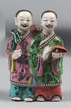 CHINE - Époque JIAQING (1796-1820) 
Groupe en porcelaine émaillée polychrome, les...