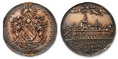 null Fonte ancienne uniface en bronze doré: Char de la Renommée. Bélière et grattée.
Médaille...