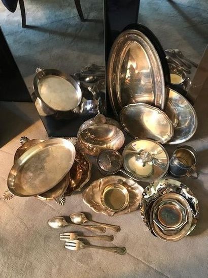 null Lot in silver plated metal including a vegetable dish, a small oval dish, a...