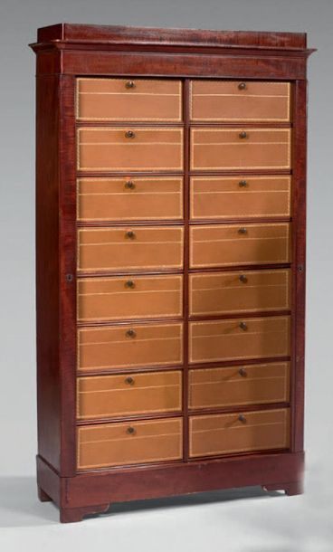 null Mahogany veneer cardboard box with two columns of eight boxes.
Restoration period.
Gilded...