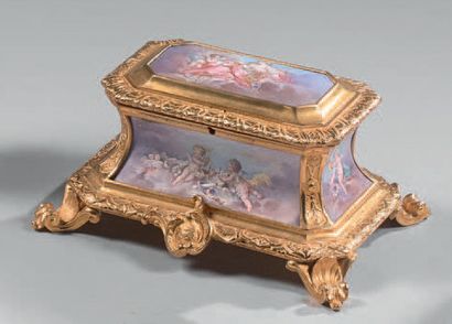 null Jewelry box in gilt bronze with rocaille decoration and enamelled plates decorated...