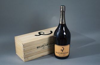 null -Un jéroboam de champagne brut rosé BILLECART-SALMON Caisse bois prestige.