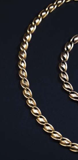 null -Articulated necklace in yellow gold (750 thousandths) with slightly twisted...