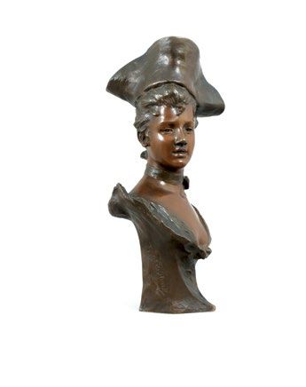 VAN DER STRATEN (1856-1928) 
Jeune femme au tricorne
Epreuve en bronze patiné et...