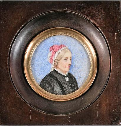École Française du XIXe siècle 
Portrait de femme au bonnet
Miniature.
Diamètre :...