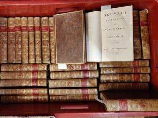 VOLTAIRE OEuvres complètes. [Kehl]. De l'imprimerie de la Société littéraire typographique.
1784-1789....