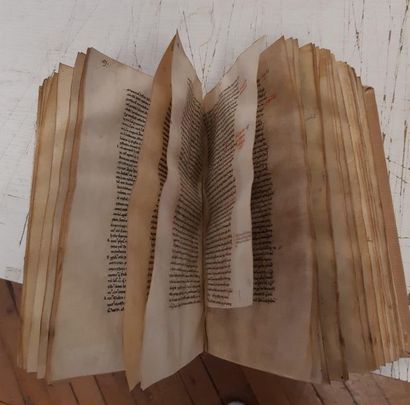  PRISCIEN. [Institutionum grammaticarum libri] Manuscrit. Fin du xiie siècle. 139...