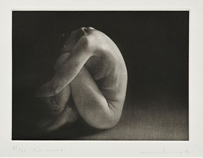 Mikio WATANABE Nu accroupi, 1986, manière noire, 19,5 x 27 cm, marges 33 x 50 cm,...