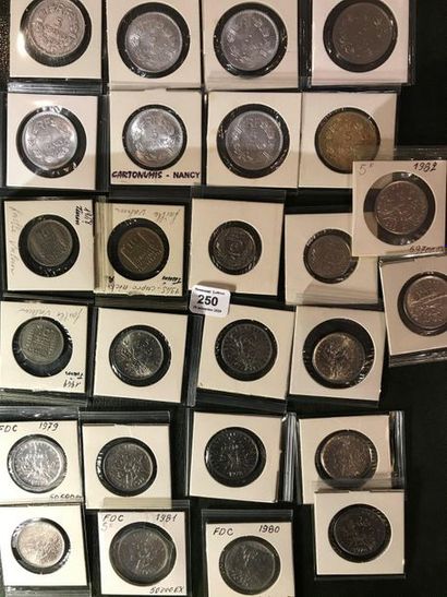 null Lot of 26 varied French coins of the 20th century.
Various metals. The 26 coins....