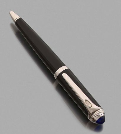 CARTIER 
Ballpoint pen "R" in black composite and silver plated metal, the end decorated...