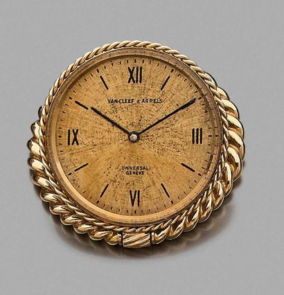 Van Cleef & Arpels/Universal, n° 96294. 
Bag watch in yellow gold 750 thousandths....