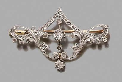 null 750-thousandths gold openwork volute brooch set with rose-cut diamonds.
Circa...