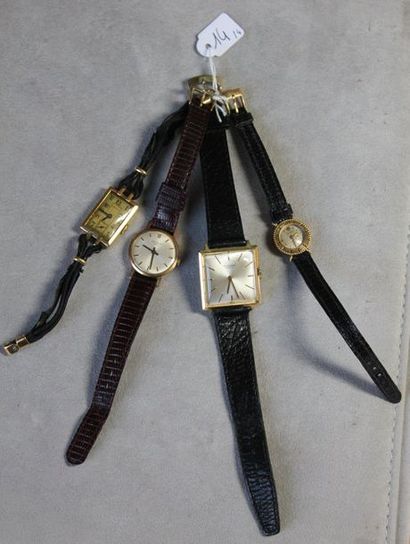  Lot comprenant : deux bracelets montres, les montres en or 750 millièmes, les tours...