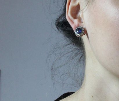 null Paire de boucles d'oreilles en argent 925 millièmes et or 585 millièmes, chacune...