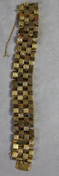 null Large bracelet articulé en or jaune 750 millièmes, les maillons de forme géométrique...