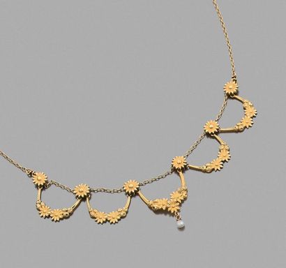 null Drapery necklace in yellow gold 750 thousandths decorated with flowers, the...