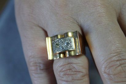 null 750 thousandths yellow gold signet ring decorated with a small pavé of old cut...