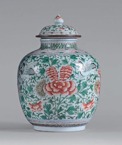 null Covered vase in Chinese porcelain, decorated with peonies and cranes of the...