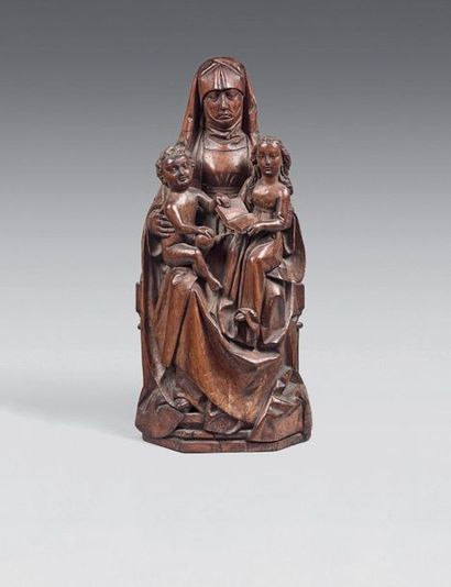 null Statue d'applique en noyer sculpté d'une sainte Anne trinitaire, avec la Vierge...