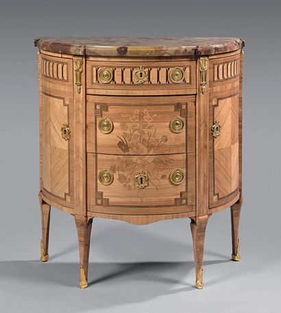Half-moon chest of drawers with three drawers...