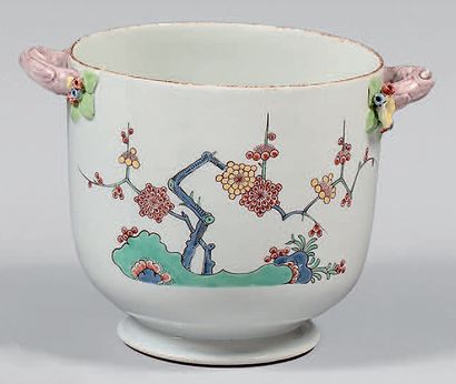 CHANTILLY Seau à verre en porcelaine tendre, décor polychrome
Kakiemon de branches...