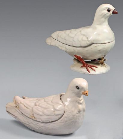 EST DE LA FRANCE Deux terrines couvertes en forme de pigeons, décor émaillé blanc...