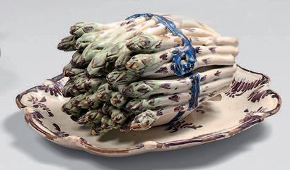 DELFT Trompe-l'oeil covered terrine and its display in the shape of a bunch of asparagus...