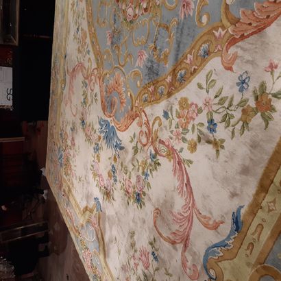null Very large carpet at the point of the Savonnerie decorated with a large central...