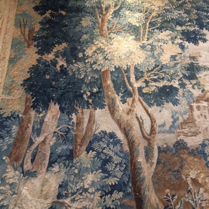 null Wool and silk tapestry decorated with numerous birds, including a wader catching...