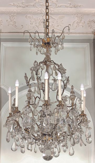 null Ten-light gilt bronze chandelier with facetted pendants and glass balusters.
18th...