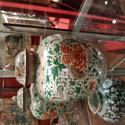 null Covered vase in Chinese porcelain, decorated with peonies and cranes of the...