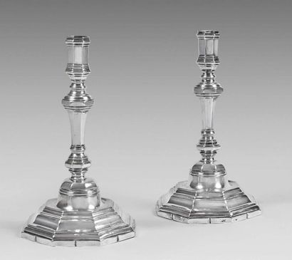 null Pair of silver torches, was with sides and knot on an umbilicus, hexagonal base...