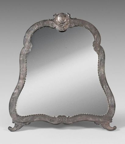 null Violin-shaped toilet mirror in silver engraved with foliated scrolls with the...