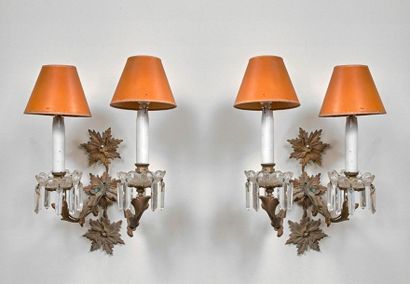 null Pair of gilt bronze wall lights with two leafy lights.
Louis XV style.
Provenance...