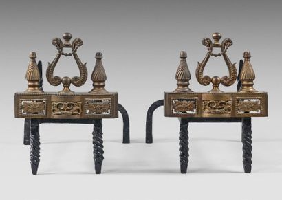 null Pair of ormolu bronze andirons decorated with a lyre.
Louis XVI style.
Height...