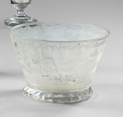 null Small crystal basin with rotating decoration engraved with a herd in a landscape.
Bohemia,...
