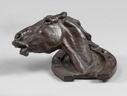 Pierre-Nicolas TOURGUENEFF (1854-1912) 
Tête de cheval émergeant d'un fer à cheval
Épreuve...