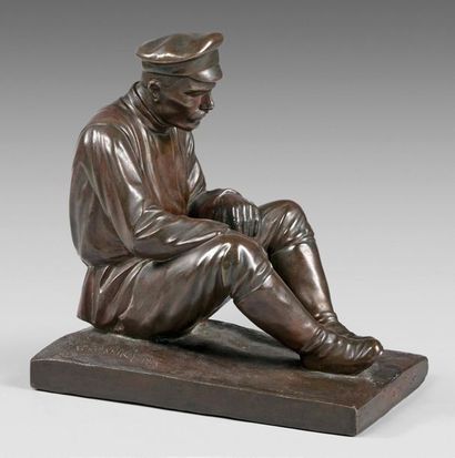 Issai KULVIANSKI (1892-1970) 
Soldat assis
Statuette en bronze patiné, signée Kolvaniki,...