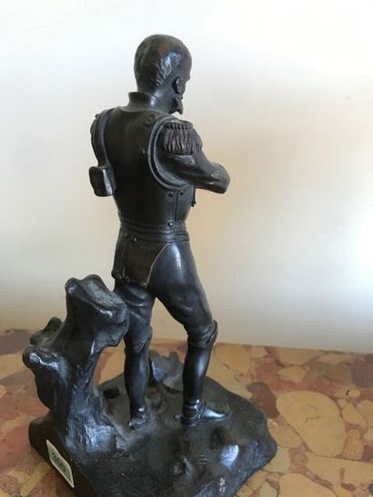 Edouard BUREAU (1865-1938) 
Cuirassier à Waterloo en 1861
Statuette en bronze patiné...