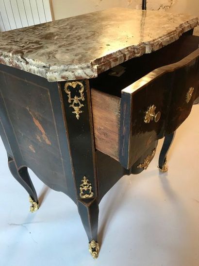 null Small chest of drawers with a slightly protruding front with black and gold...