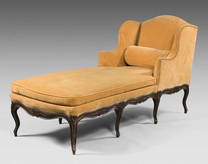 null Chaise-longue with flat backrest with ears in old gilded wood. Eight arched...