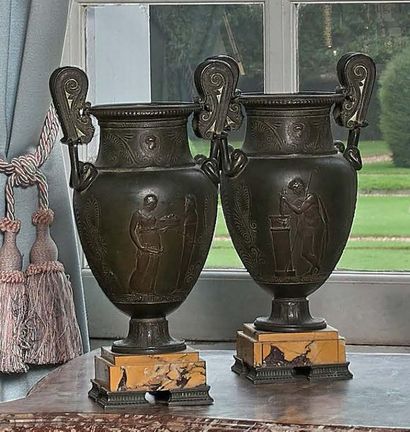 null Pair of Antique style amphora vases in patinated bronze with two handles. Base...