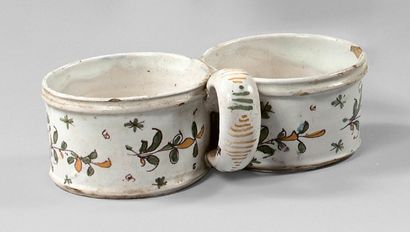MIDI, Sud-Ouest 
Oiler holder with polychrome decoration of flowers.
18th century.
Height...