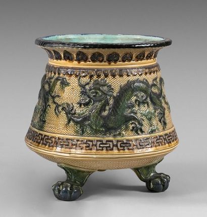 null Large basin with claw feet with polychrome decoration in the taste of China...