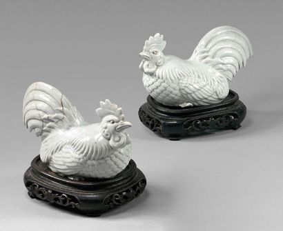 JAPON (genre de) 
Pair of white enamelled seated cockerels forming a pendant.
Length...