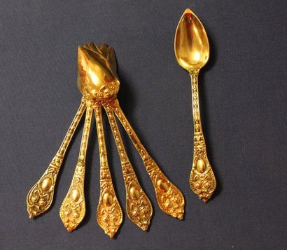 null Six 800 thousandths vermeil teaspoons decorated with cartouches surmounted by...
