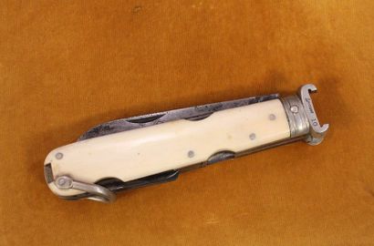 null Couteau «suisse» à manche en os à multiples fonctions, marqué «The Stanley knife».
Longueur...