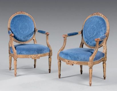 null Pair of armchairs with medallion backrest in gilded wood carved with laurel...