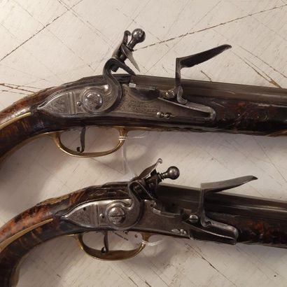 Pair of officer's flintlock pistols. Round...