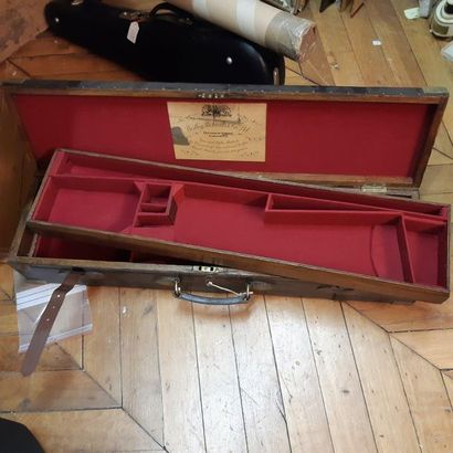 null Transport box for two "Westley Richard London" shotguns, with label in the lid,...